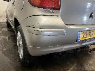 Toyota Yaris Yaris (P1) Hatchback 1.3 16V VVT-i (2SZFE) [64kW]  (04-2002/09-2005) picture 10