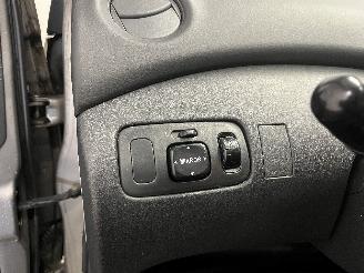 Toyota Yaris Yaris (P1) Hatchback 1.3 16V VVT-i (2SZFE) [64kW]  (04-2002/09-2005) picture 21