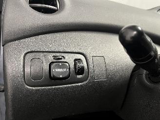 Toyota Yaris Yaris (P1) Hatchback 1.3 16V VVT-i (2SZFE) [64kW]  (04-2002/09-2005) picture 23