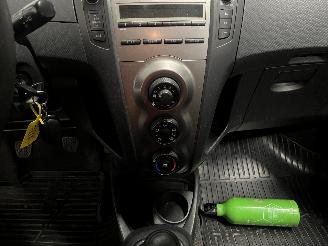 Toyota Yaris Yaris II (P9) Hatchback 1.0 12V VVT-i (1KR-FE) [51kW]  (08-2005/12-201=
1) picture 17