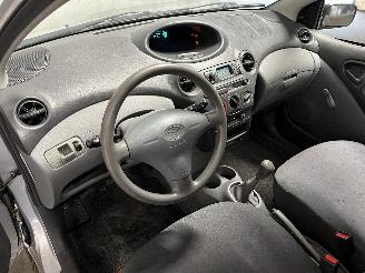 Toyota Yaris Yaris (P1) Hatchback 1.0 16V VVT-i (1SZFE) [50kW]  (04-1999/09-2005) picture 15