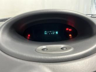Toyota Yaris Yaris (P1) Hatchback 1.0 16V VVT-i (1SZFE) [50kW]  (04-1999/09-2005) picture 18