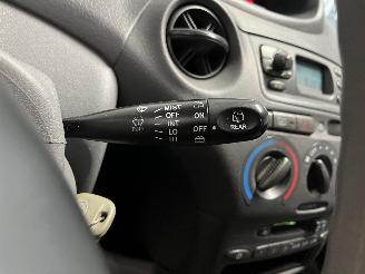 Toyota Yaris Yaris (P1) Hatchback 1.0 16V VVT-i (1SZFE) [50kW]  (04-1999/09-2005) picture 19