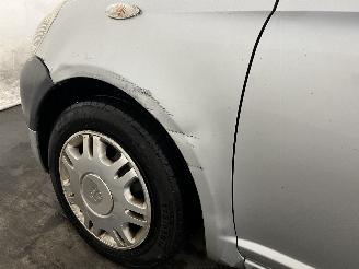 Toyota Yaris Yaris (P1) Hatchback 1.0 16V VVT-i (1SZFE) [50kW]  (04-1999/09-2005) picture 11