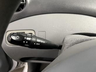 Toyota Yaris Yaris (P1) Hatchback 1.0 16V VVT-i (1SZFE) [50kW]  (04-1999/09-2005) picture 20