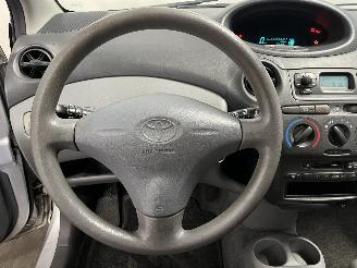 Toyota Yaris Yaris (P1) Hatchback 1.0 16V VVT-i (1SZFE) [50kW]  (04-1999/09-2005) picture 16
