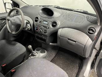 Toyota Yaris Yaris (P1) Hatchback 1.0 16V VVT-i (1SZFE) [50kW]  (04-1999/09-2005) picture 12