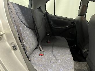 Toyota Yaris Yaris (P1) Hatchback 1.0 16V VVT-i (1SZFE) [50kW]  (04-1999/09-2005) picture 13