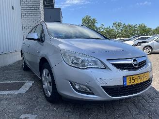 Opel Astra Astra J Sports Tourer (PD8/PE8/PF8) Combi 1.4 16V ecoFLEX (A14XER(Euro=
 5)) [74kW]  (10-2010/10-2015) picture 7