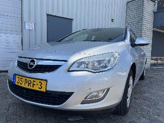 Schadeauto Opel Astra Astra J Sports Tourer (PD8/PE8/PF8) Combi 1.4 16V ecoFLEX (A14XER(Euro=
 5)) [74kW]  (10-2010/10-2015) 2011/3
