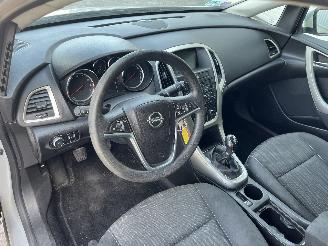 Opel Astra Astra J Sports Tourer (PD8/PE8/PF8) Combi 1.4 16V ecoFLEX (A14XER(Euro=
 5)) [74kW]  (10-2010/10-2015) picture 16