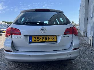Opel Astra Astra J Sports Tourer (PD8/PE8/PF8) Combi 1.4 16V ecoFLEX (A14XER(Euro=
 5)) [74kW]  (10-2010/10-2015) picture 5
