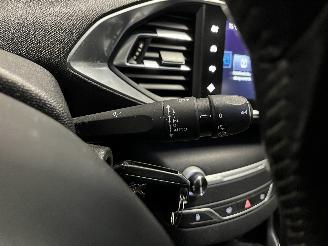 Peugeot 308 308 SW (L4/L9/LC/LJ/LR) Combi 5-drs 1.2 12V e-THP PureTech 130 (EB2DTS=
(HNY)) [96kW]  (03-2014/06-2021) picture 17
