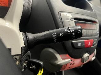 Peugeot 107 107 Hatchback 1.0 12V (384F(1KR)) [50kW]  (06-2005/05-2014) picture 19