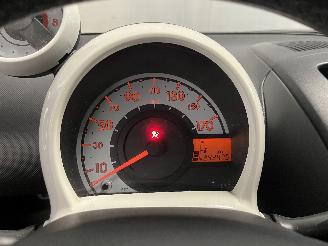 Peugeot 107 107 Hatchback 1.0 12V (384F(1KR)) [50kW]  (06-2005/05-2014) picture 18