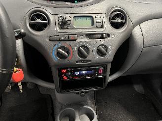 Toyota Yaris Yaris (P1) Hatchback 1.0 16V VVT-i (1SZFE) [50kW]  (04-1999/09-2005) picture 18