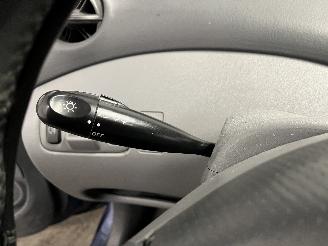 Toyota Yaris Yaris (P1) Hatchback 1.0 16V VVT-i (1SZFE) [50kW]  (04-1999/09-2005) picture 21
