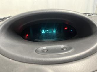 Toyota Yaris Yaris (P1) Hatchback 1.3 16V VVT-i (2SZFE) [64kW]  (04-2002/09-2005) picture 14