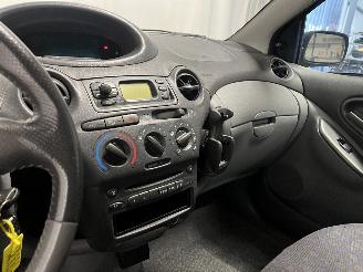 Toyota Yaris Yaris (P1) Hatchback 1.3 16V VVT-i (2SZFE) [64kW]  (04-2002/09-2005) picture 13
