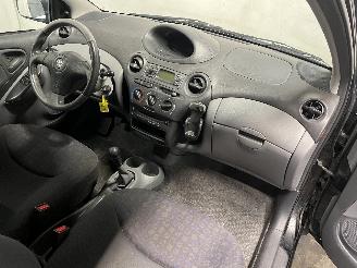 Toyota Yaris Yaris (P1) Hatchback 1.3 16V VVT-i (2SZFE) [64kW]  (04-2002/09-2005) picture 9
