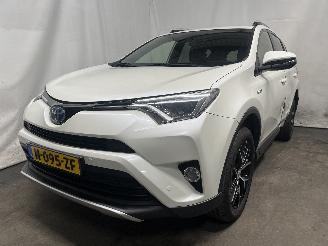 Schadeauto Toyota Rav-4 RAV4 (A4) Terreinwagen 2.5 Hybrid 16V VVT-i 4x2 (2ARFXE(Euro 6)) [145k=
W]  (10-2015/01-2019) 2016/3