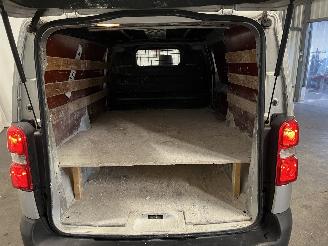 Toyota ProAce ProAce Van 1.6 D-4D 115 16V (3WZHV) [85kW]  (02-2016/04-2020) picture 17