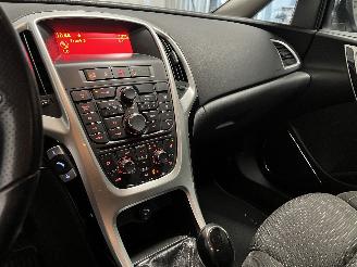 Opel Astra Astra J Sports Tourer (PD8/PE8/PF8) Combi 1.4 Turbo 16V (A14NET(Euro 5=
)) [103kW]  (10-2010/10-2015) picture 17