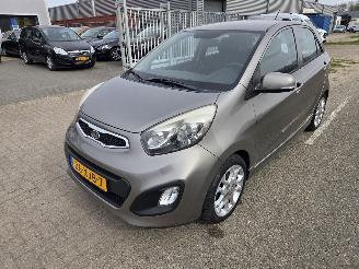 damaged passenger cars Kia Picanto 1.2 CVVT Comfort Pack 2012/6