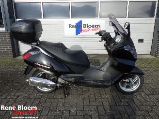 krockskadad bil motor Aprilia Atlantic 125 SP 2012/7