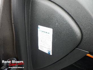 Seat Leon 1.6 TDI Style Connect Navi 110pk picture 16