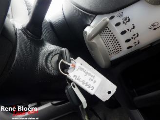 Peugeot 107 1.0 Premiere Airco picture 17