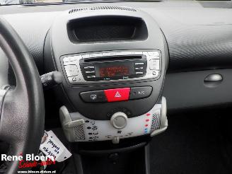 Peugeot 107 1.0 Premiere Airco picture 16