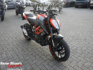 KTM 390 Duke ABS picture 3
