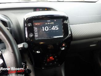 Peugeot 108 1.0 e-VTI Allure 5drs Clima picture 15