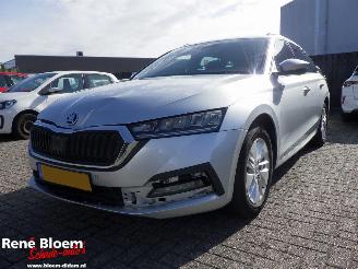 krockskadad bil auto Skoda Octavia 1.0 TSI Combi Business 110pk Edition 2021/9