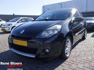 Damaged car Renault Clio 1.5 DCI Parisienne Airco 2011/11