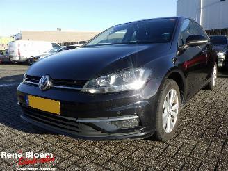 krockskadad bil auto Volkswagen Golf 1.0 TSI Comfortline 110pk Navi 2017/6