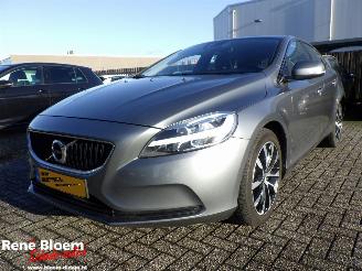 skadebil auto Volvo V-40 2.0 D3 Dynamic 150pk Aut Edition 2019/3