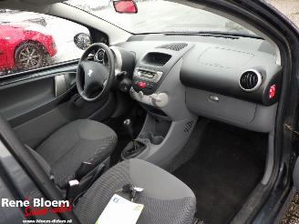 Peugeot 107 1.0-12V XS picture 7