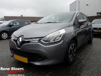 krockskadad bil auto Renault Clio 0.9 TCE Expression 5drs Navi 2014/7