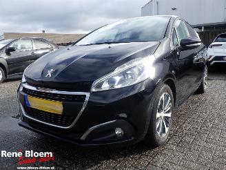 skadebil auto Peugeot 208 1.2 Puretech Roland Garros 110pk 2016/8