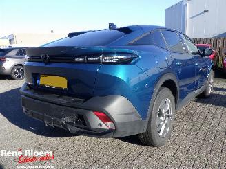 Vaurioauto  passenger cars Peugeot 408 1.2 Hybrid 136 eDCS6 Allure Automaat 2024/11