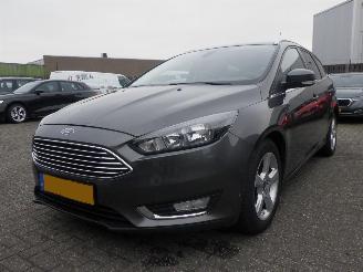 Schadeauto Ford Focus 1.0 Titanium Edition Navi 2015/6