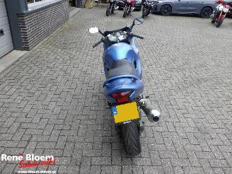 Suzuki GSX 750  picture 5