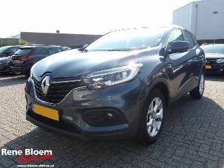 damaged passenger cars Renault Kadjar 1.3 TCe Zen 140pk Automaat 2021/11