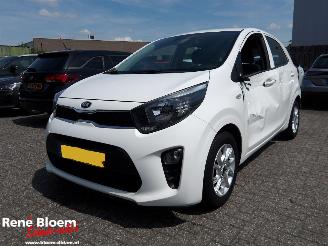 skadebil auto Kia Picanto 1.0 CVVT Comfort  Plus-line Navigator 2018/9