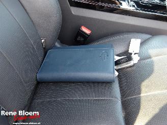 Landrover Discovery 2.0 Sd4 HSE grijs kenteken picture 12