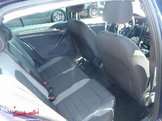 Volkswagen Golf 1.6 TDI Highline R-Line Automaat picture 17