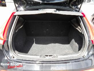 Volvo V-40 D4 R-Design Navi 190pk picture 17