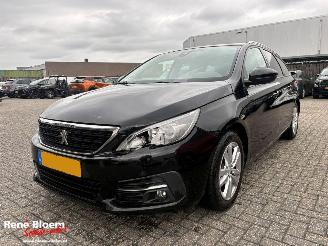 krockskadad bil auto Peugeot 308 1.2 Puretech Executive 2019/1